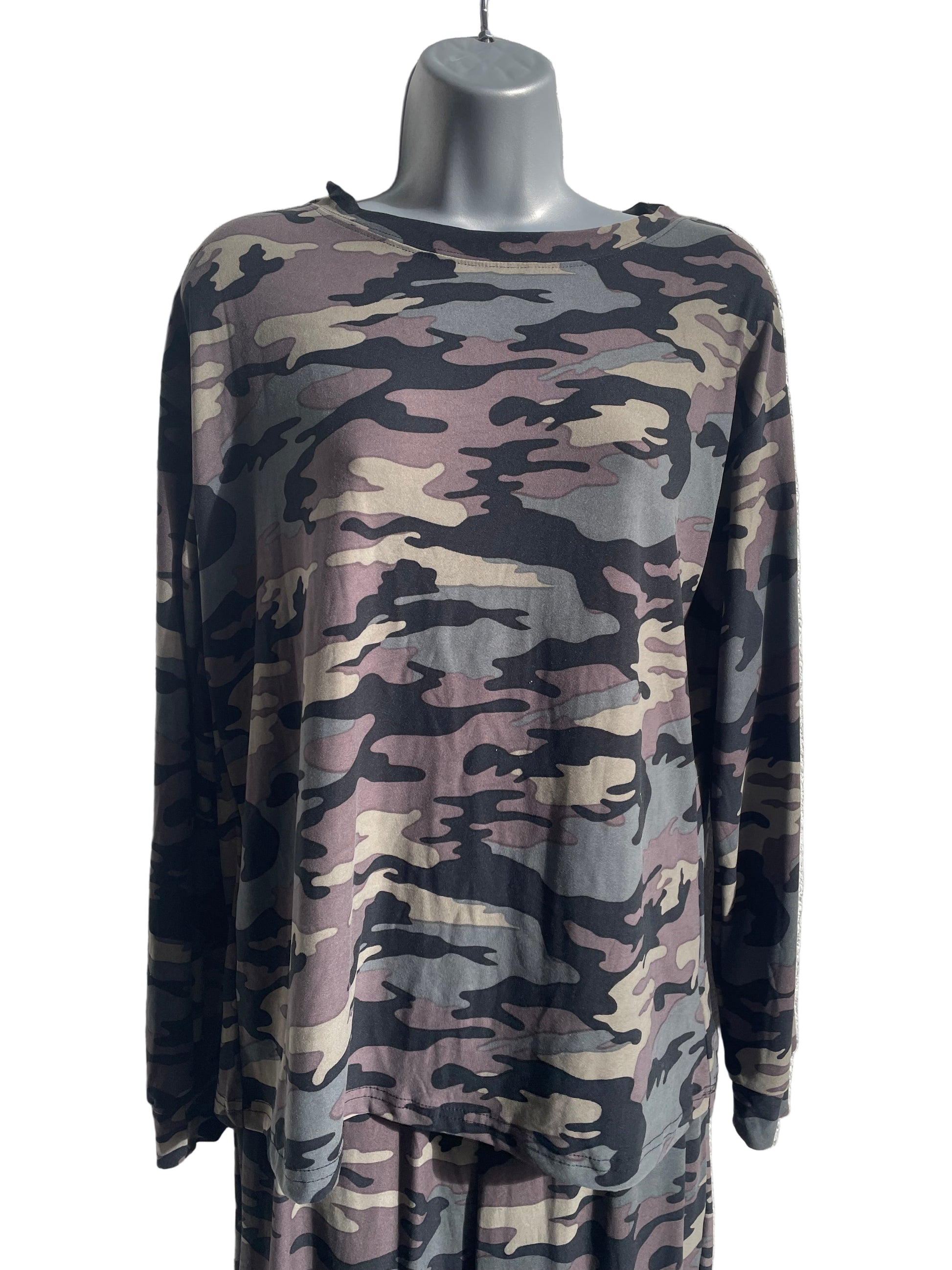 Camouflage patterned pyjama set