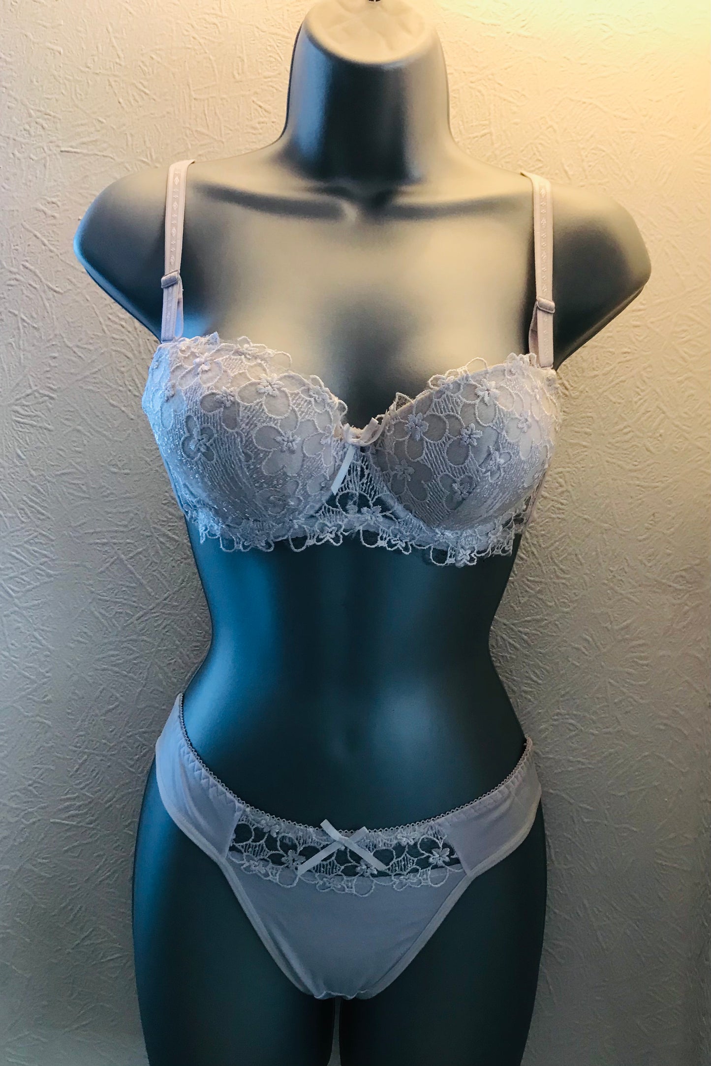 Bra and knicker set