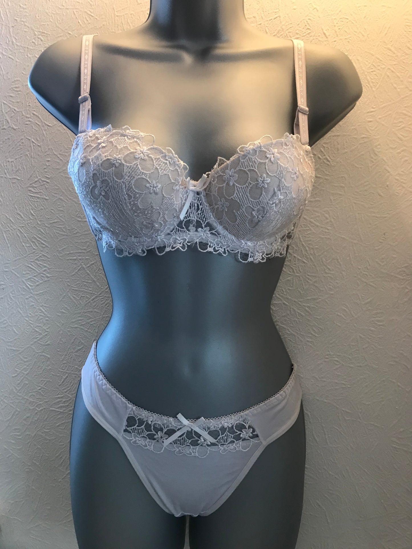 Bra and knicker set