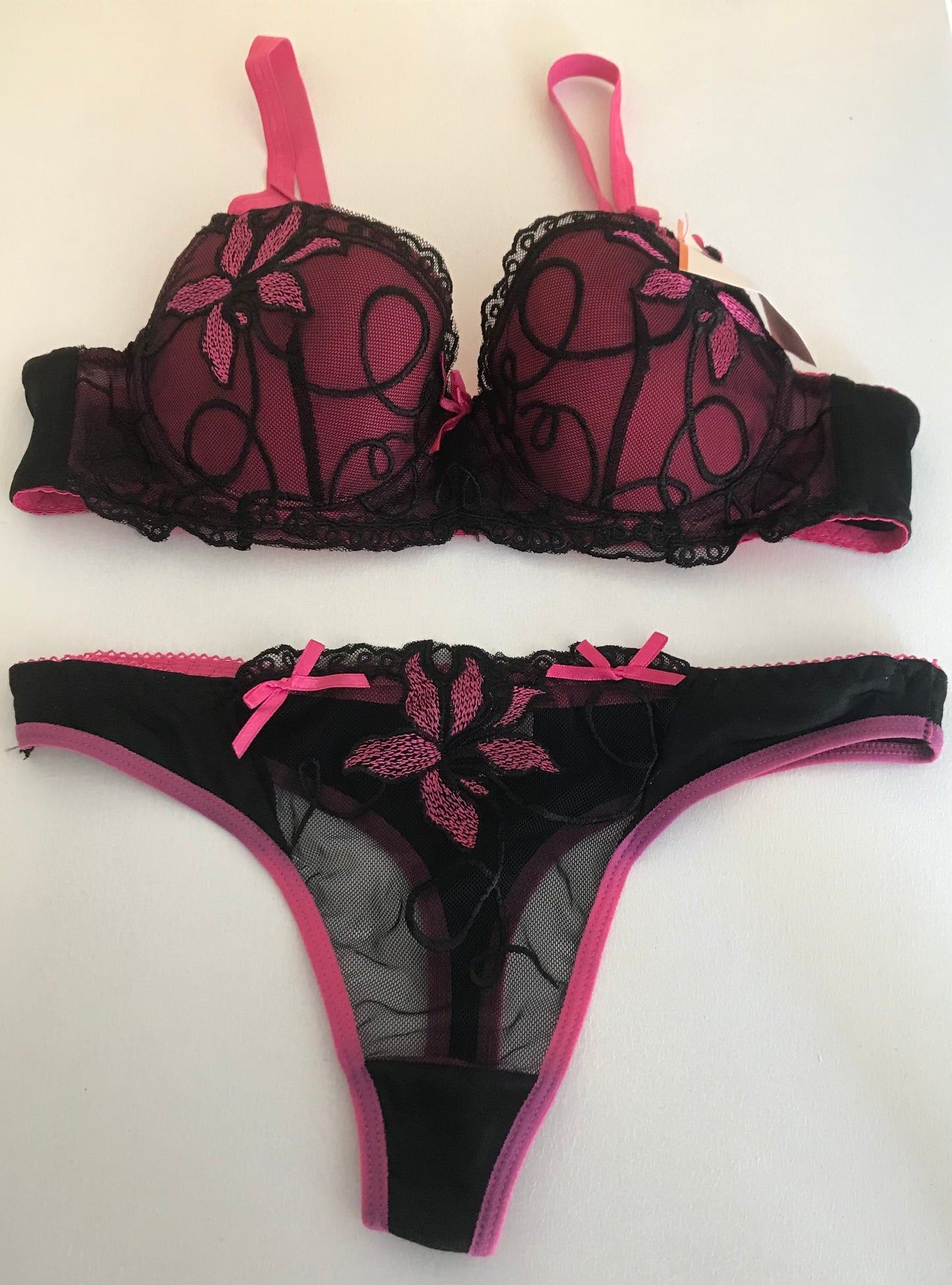 Bra and knicker thong set